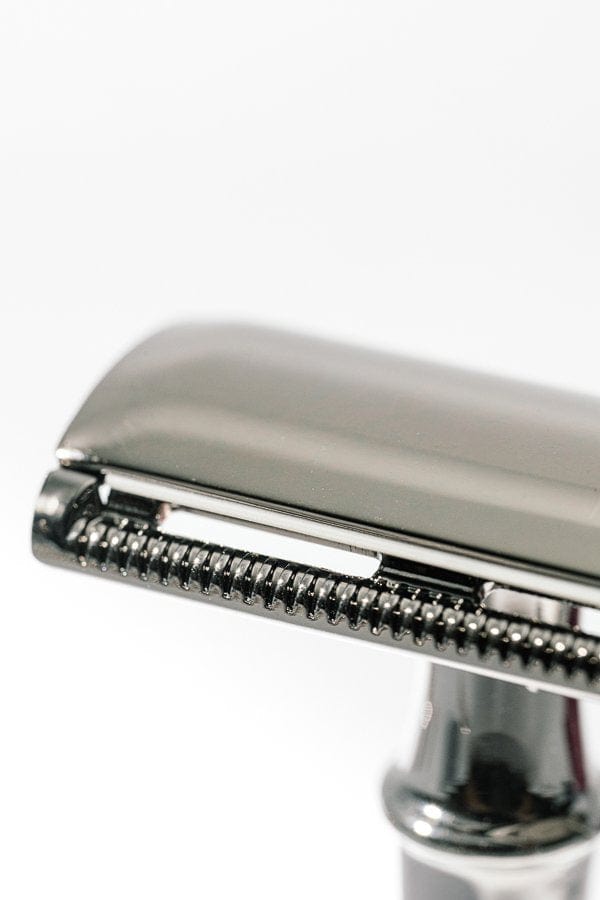 Premium Metal Double Edge Safety Razor with Stand and 5 Extra Blades
