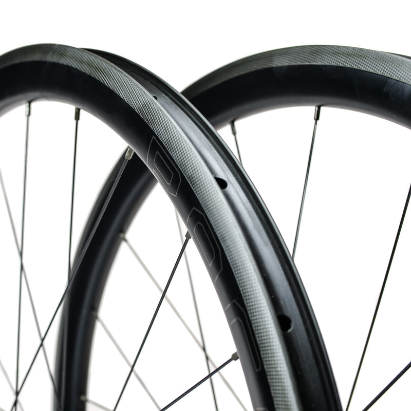 PR38 - Carbon Rim Brake Wheelset Rim Detail