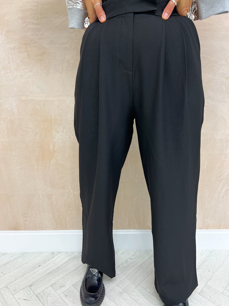 Tailored Suit Style Midi Trousers In Black